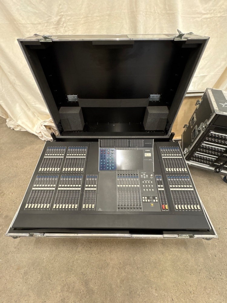 1588706-2 Yamaha M7CL Digitalmixer 48/16, Case