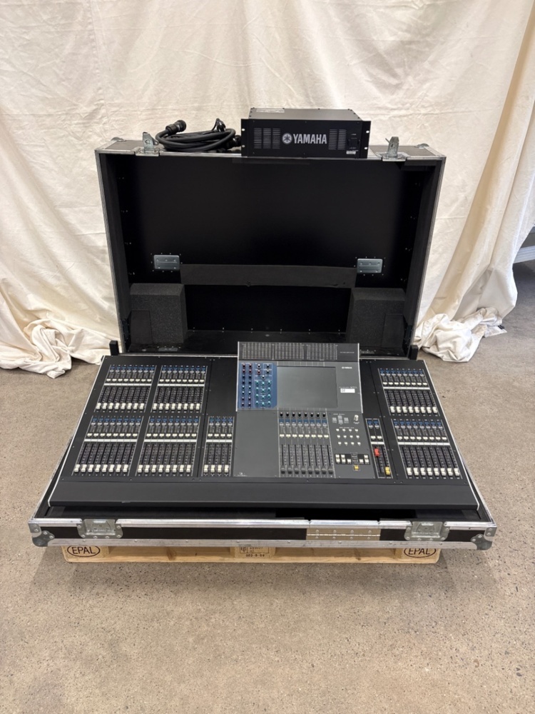 1588707-1 Yamaha M7CL Digitalmixer 48/16, Analogprep + Ext PSU