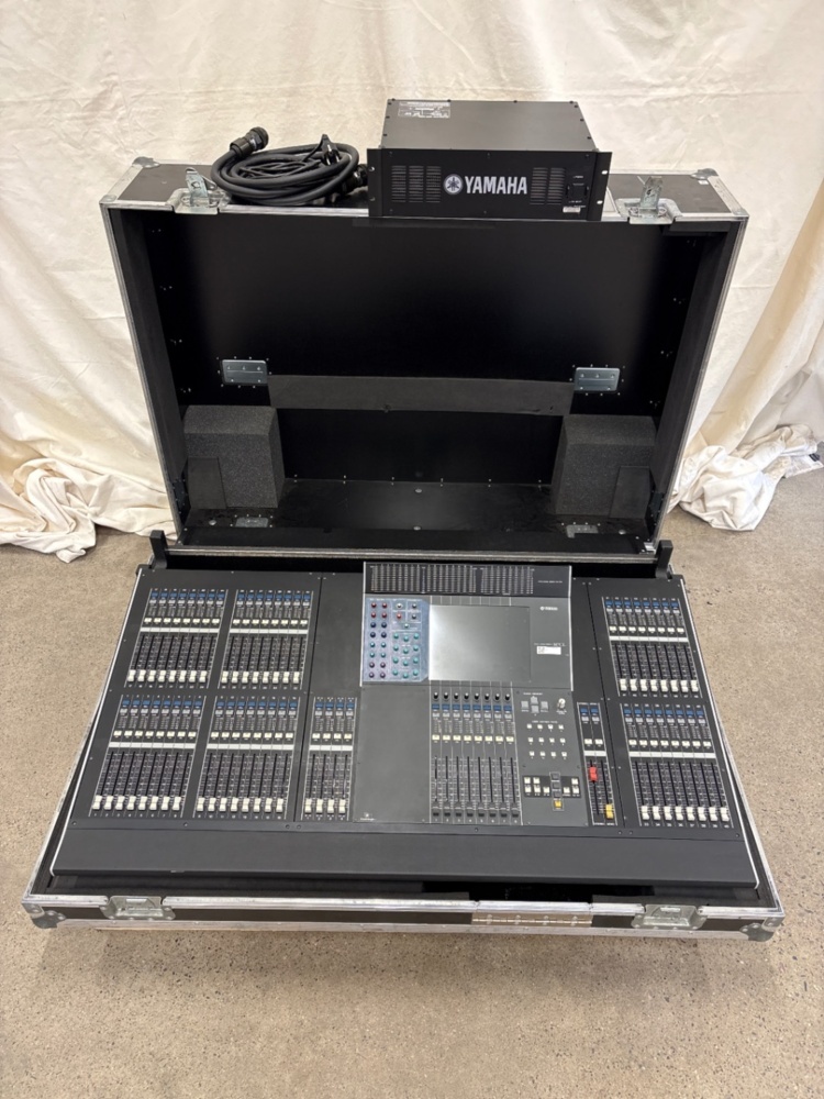 1588707-2 Yamaha M7CL Digitalmixer 48/16, Analogprep + Ext PSU