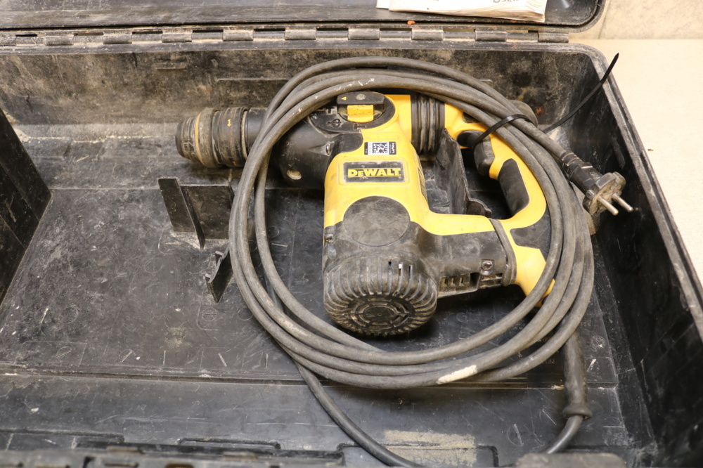 1515284-2 Hammer Drill & Tool Cart DeWalt