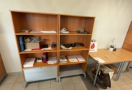1574970 Office furniture - Desks, shelves, speakers, etc.