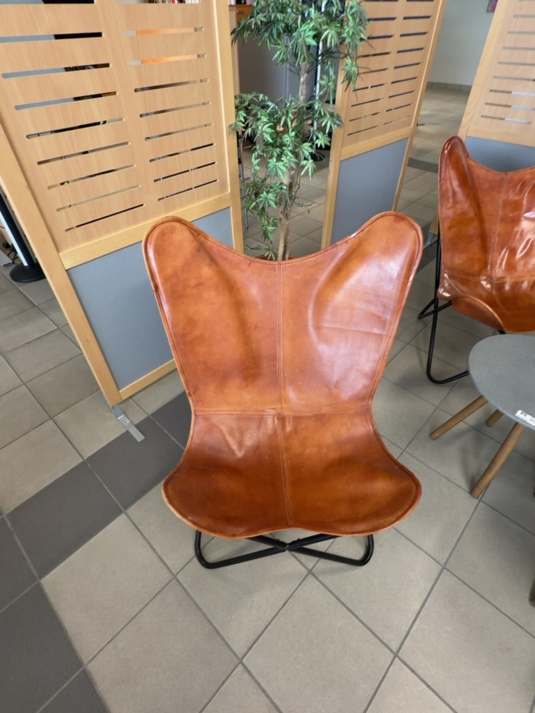 1574972-2 Fåtöljer 4 st och bord 3 st