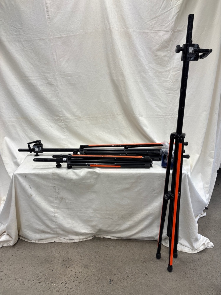 1588715-1 2st K&M 214/6 Högtalarstativ låga + 2 stK&M246