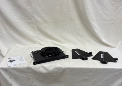 Shure UA845 Antenn Distr. + 2 st SHURE Riktad Antenn UA870WB