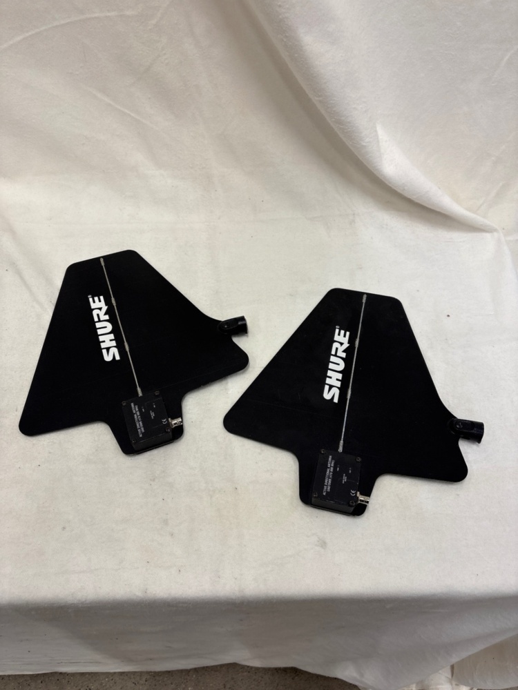 1588716-2 Shure UA845 Antenn Distr. + 2 st SHURE Riktad Antenn UA870WB
