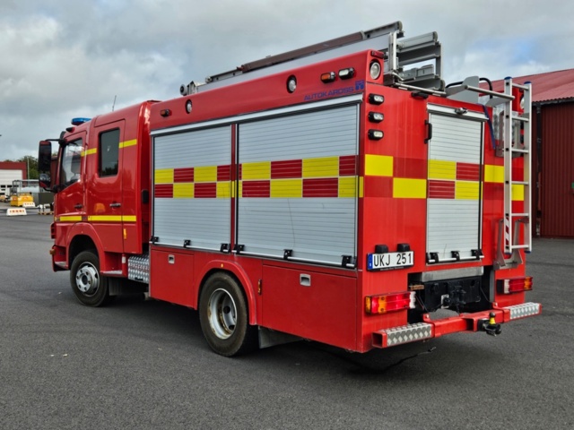 1368484-7 Fire truck / extinguishing truck – Mercedes-Benz 976.01 -2011