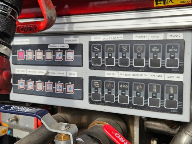 1368484-28 Fire truck / extinguishing truck – Mercedes-Benz 976.01 -2011