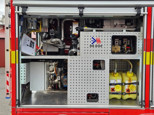 1368484-33 Fire truck / extinguishing truck – Mercedes-Benz 976.01 -2011