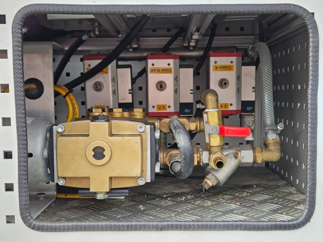 1368484-36 Fire truck / extinguishing truck – Mercedes-Benz 976.01 -2011