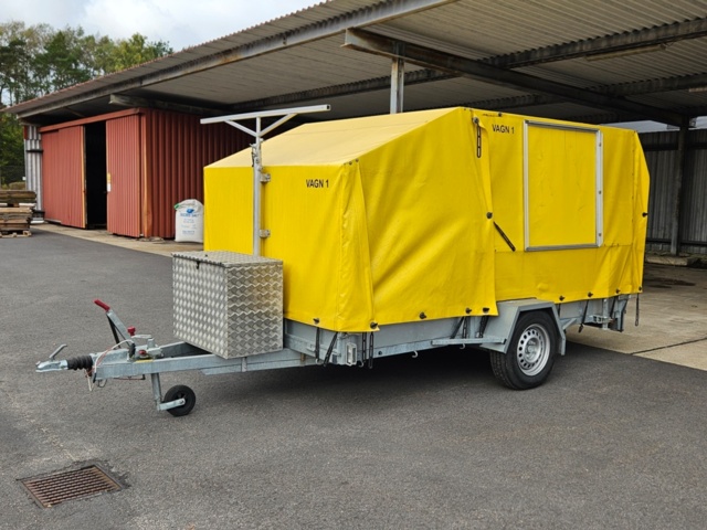 1368485-1 Trailer with flushing equipment - Rekotrailer Reko 1500 E -2000