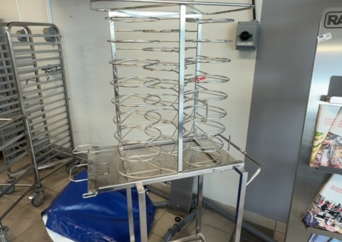 Vagn med tallriksställ
