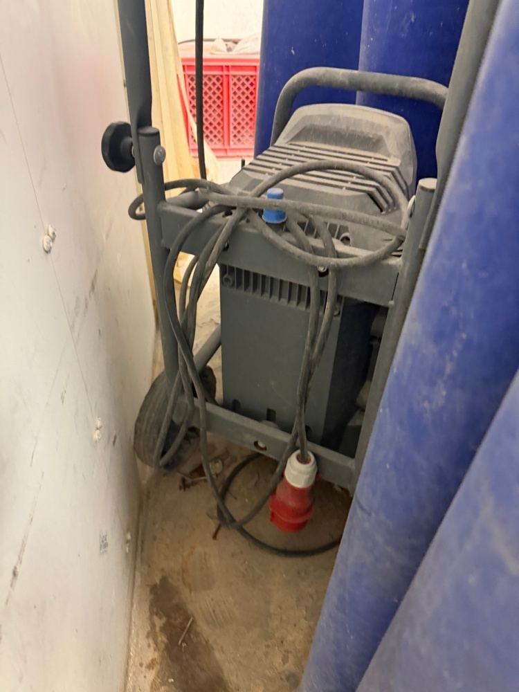 1594755-1 Washing equipment - high-pressure washer 2 carts, dehumidifier