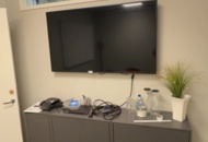 1575016 Samsung TV with conference phone and speakers