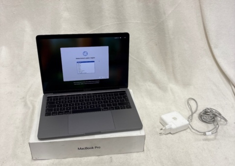 Bärbar dator med tillbehör – Apple MacBook Pro 13-inch A1989