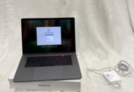 1588753 Bärbar dator med tillbehör – Apple MacBook Pro 15-inch A1990