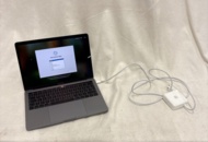 1588754 Bärbar dator med tillbehör – Apple MacBook Pro 13-inch A1989