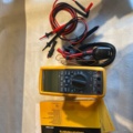 1486443-1 Digital multimeter med tillbehör – Fluke 289