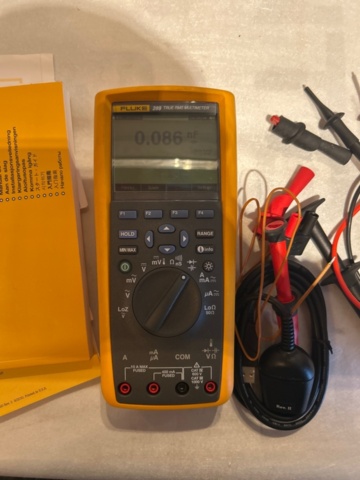 1486443-2 Digital multimeter med tillbehör – Fluke 289