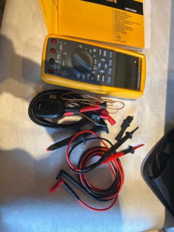 1486443-3 Digital multimeter med tillbehör – Fluke 289
