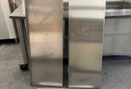 1141702 Rostfria hyllplan 2 st inkl skenor/konsoler. Ca 130x40 cm