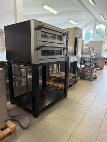 1141703-1 Obefintligt använd Elektrisk pizzaugn - pizzasten - 990x920 mm - 4+4 x Ø 35 cm - upp till 450 °C