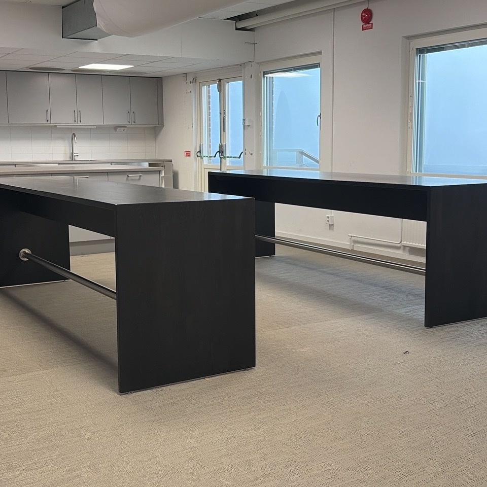 1576477-1 Kitchen table 2 pcs