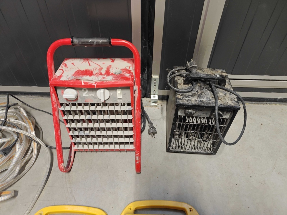 1484624-2 Heater fans, electrical panels, work lights and extension cables