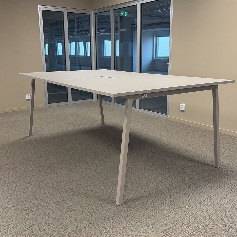1576478-1 Conference table approx. 240x140