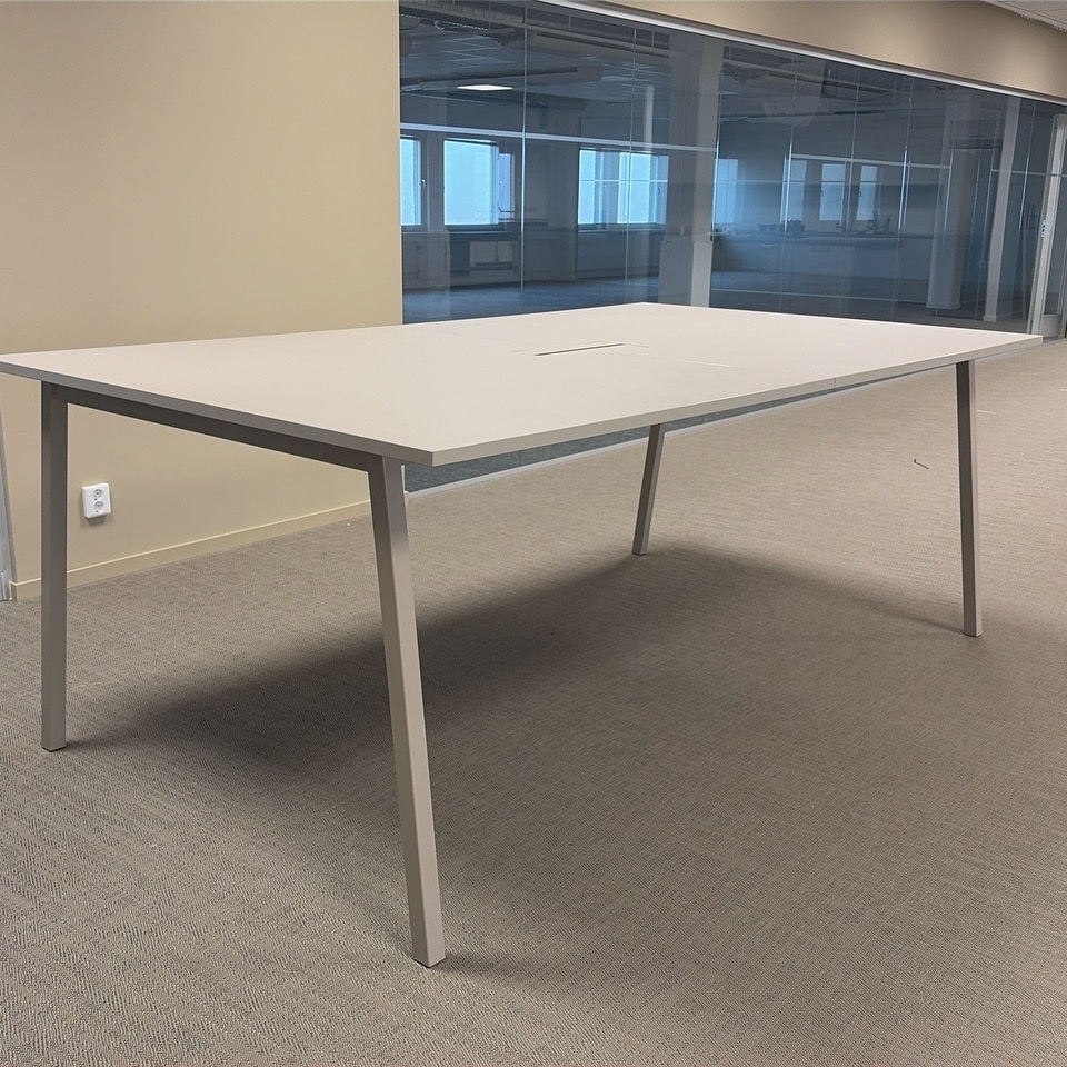 1576478-2 Conference table approx. 240x140