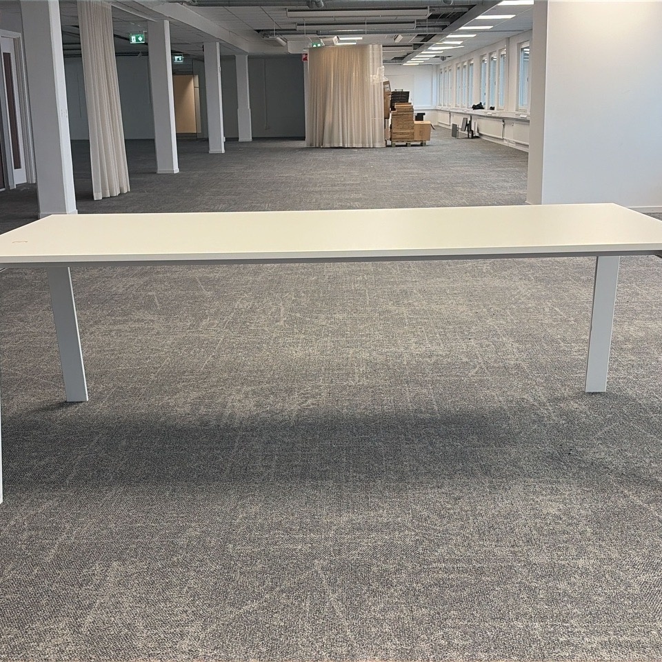 1576479-2 Desk approx. 210x100 - Edsbyn