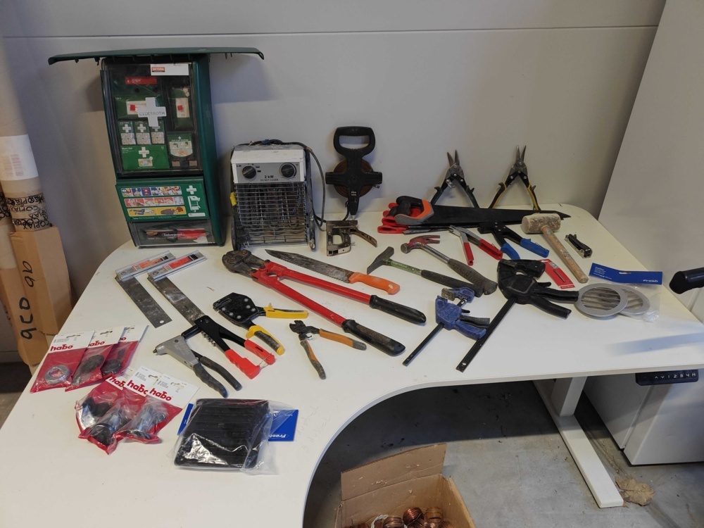 1484625-1 Hand tools and accessories for construction
