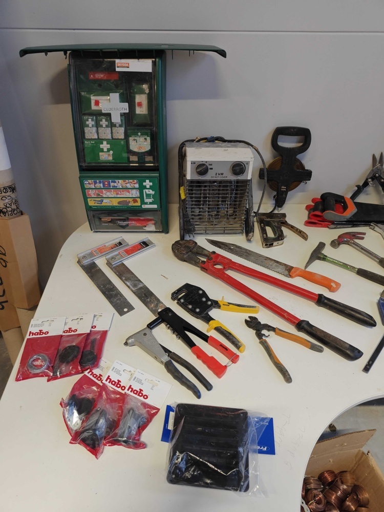 1484625-2 Hand tools and accessories for construction