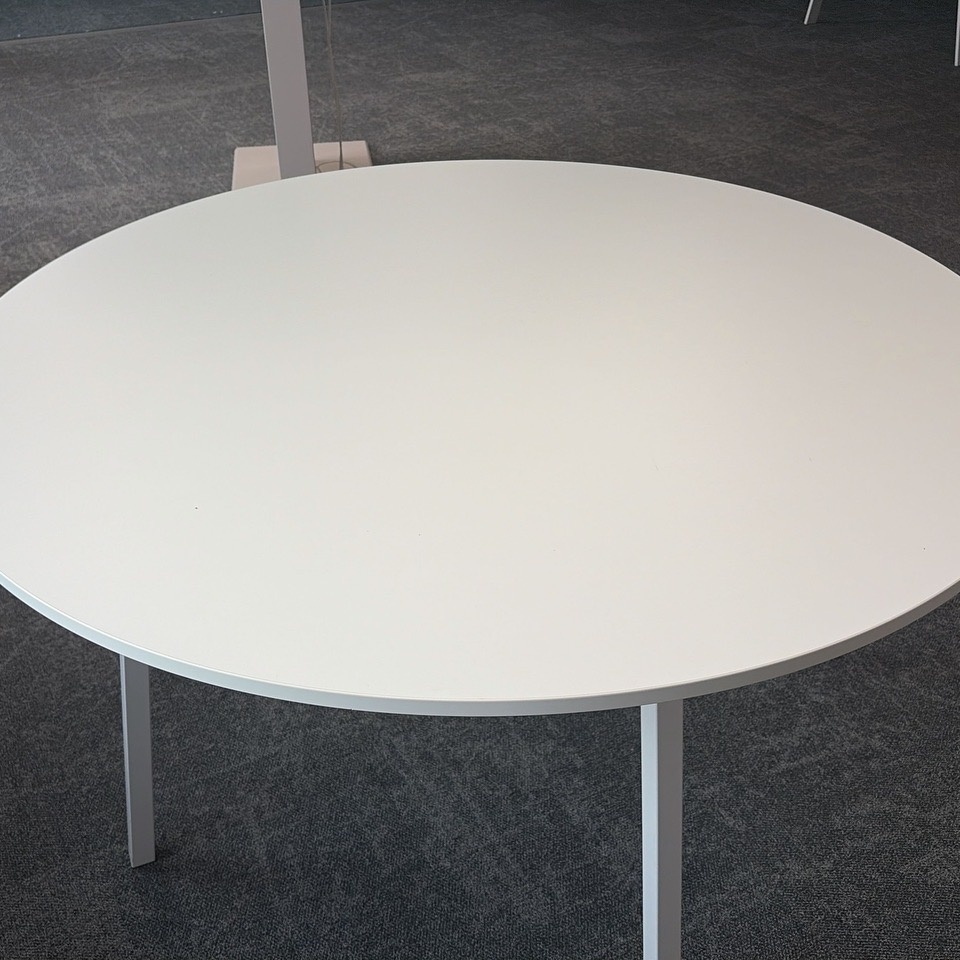1576481-2 Round table approx. Ø160