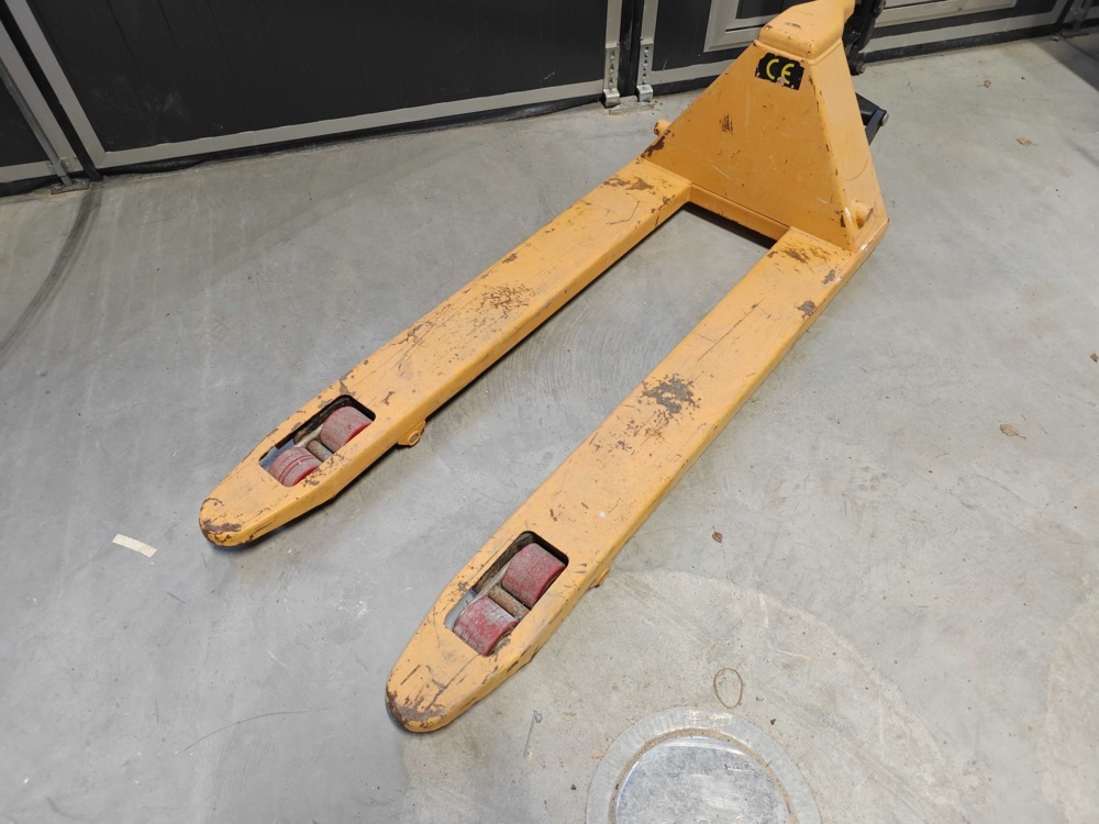 1484626-2 Pallet truck