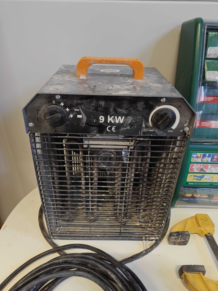 1484627-2 Hand tools, heater fan and extension cable