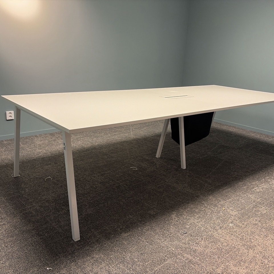 1576482-1 Conference table approx. 300x120, with built-in branch connector