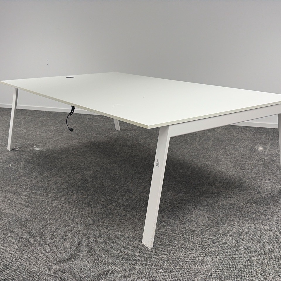 1576483-1 Conference table approx. 250x140, with built-in power outlet