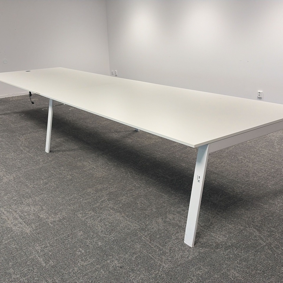 1576484-1 Conference table approx. 500x140, with built-in power outlet