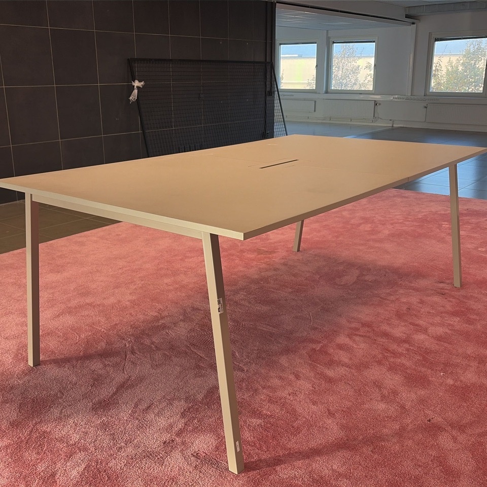 1576487-1 Conference table approx. 240x140