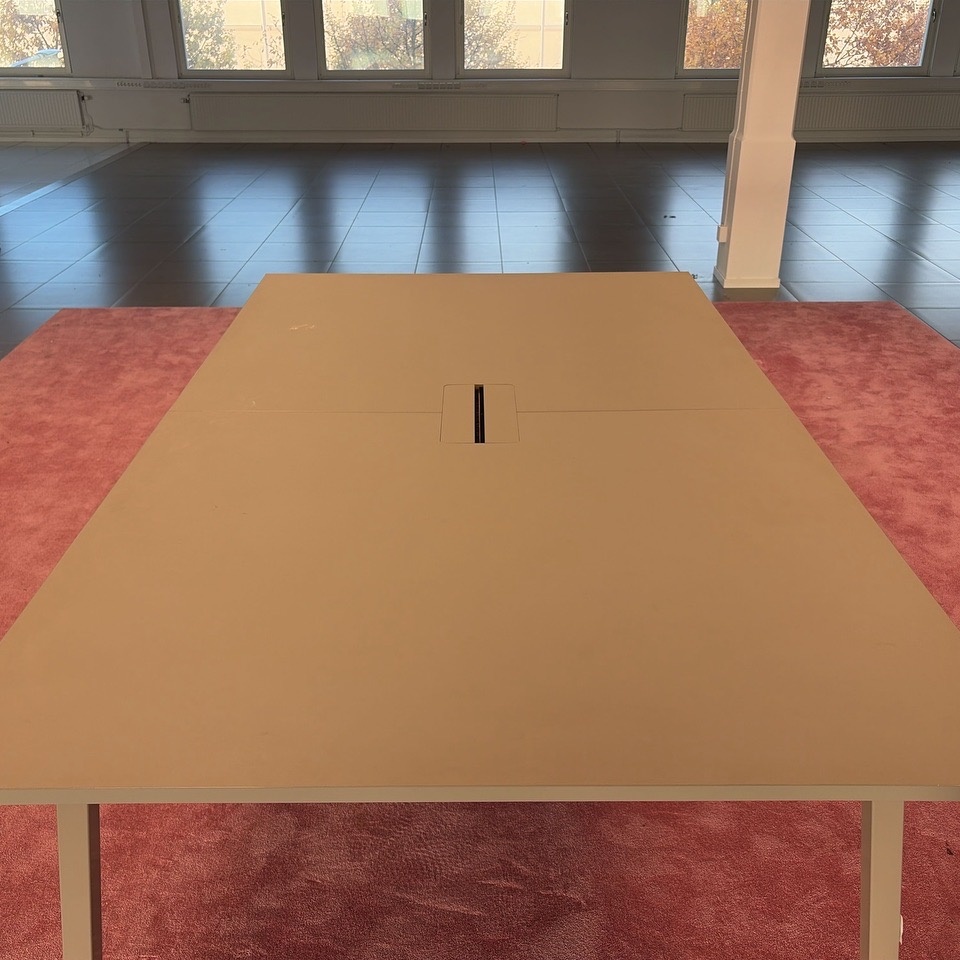 1576487-2 Conference table approx. 240x140