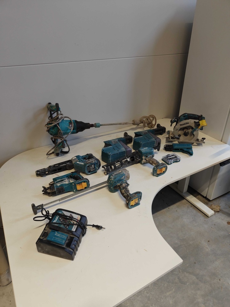 1484631-2 Makita package