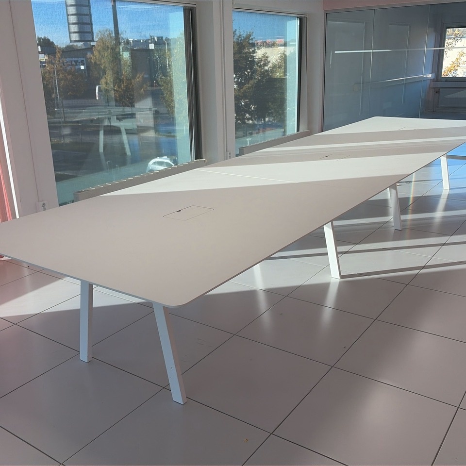 1576491-1 Conference table approx. 540x140