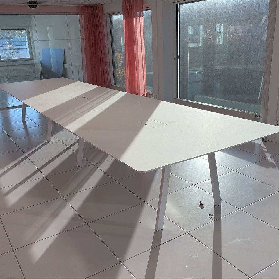 1576491-2 Conference table approx. 540x140