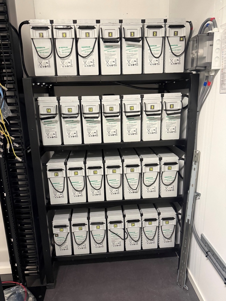1540050-1 UPS-anläggning med tillbehör - Eaton 93PS 15 kW