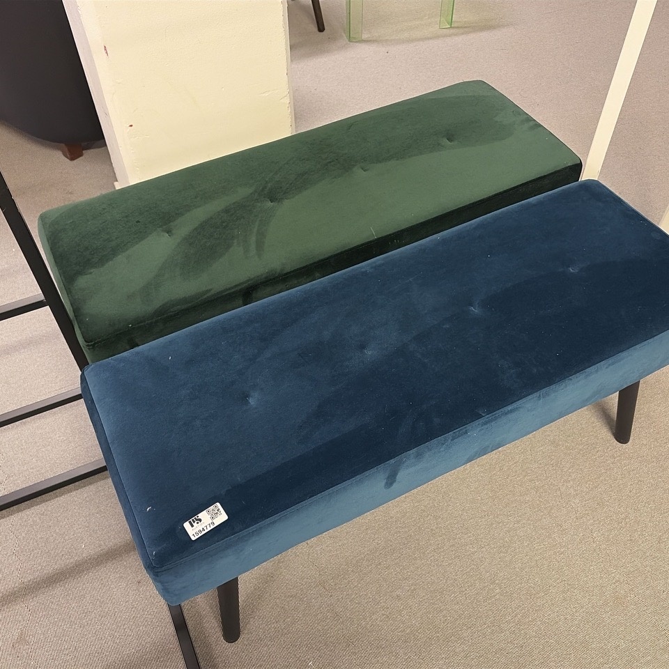 1594779-2 Lot with stools and clothes hangers