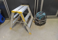 1484639 Stepladder and industrial vacuum cleaner
