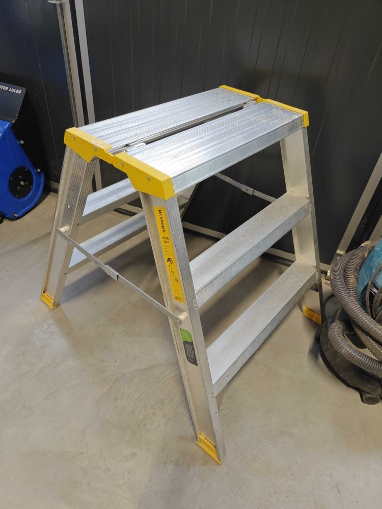 1484639-2 Stepladder and industrial vacuum cleaner