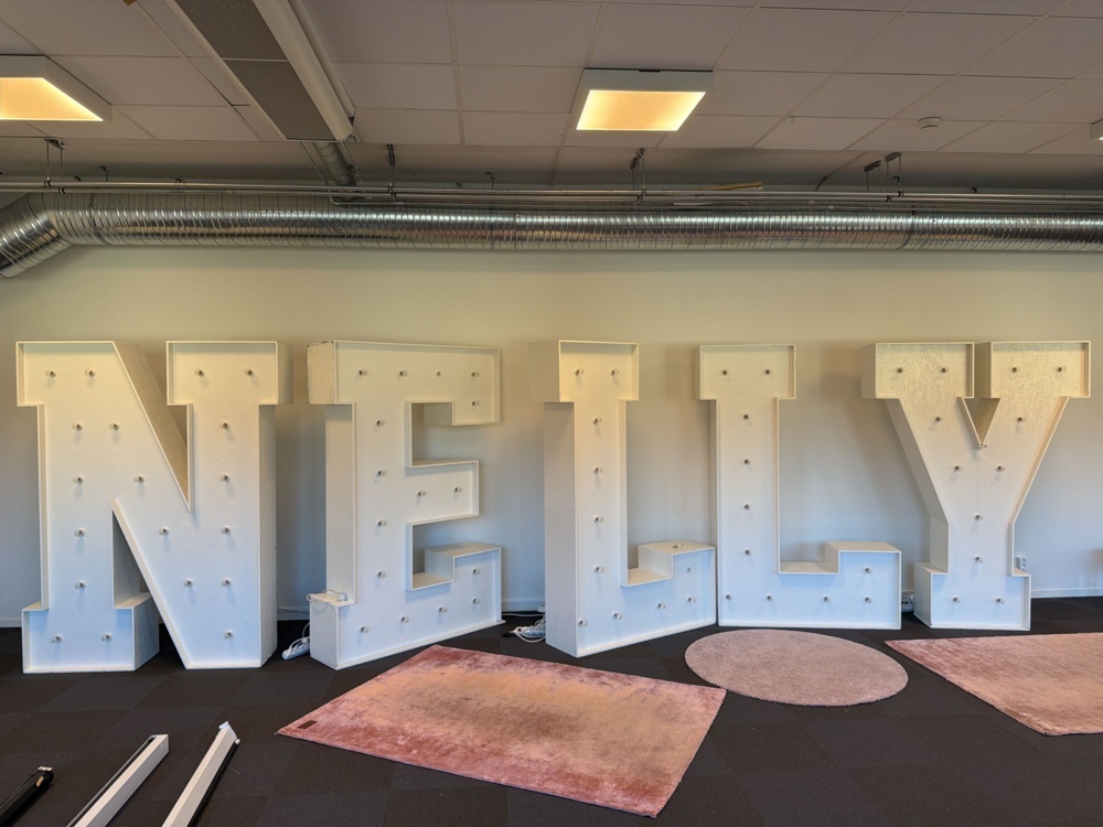 1594782-2 Letters 5 pcs with lighting - approximately 155 x 35 x 203 cm