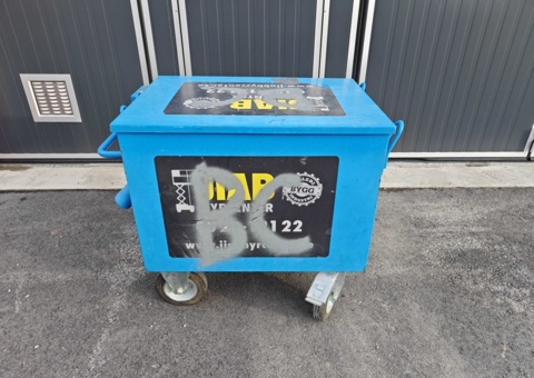 Toolbox on wheels