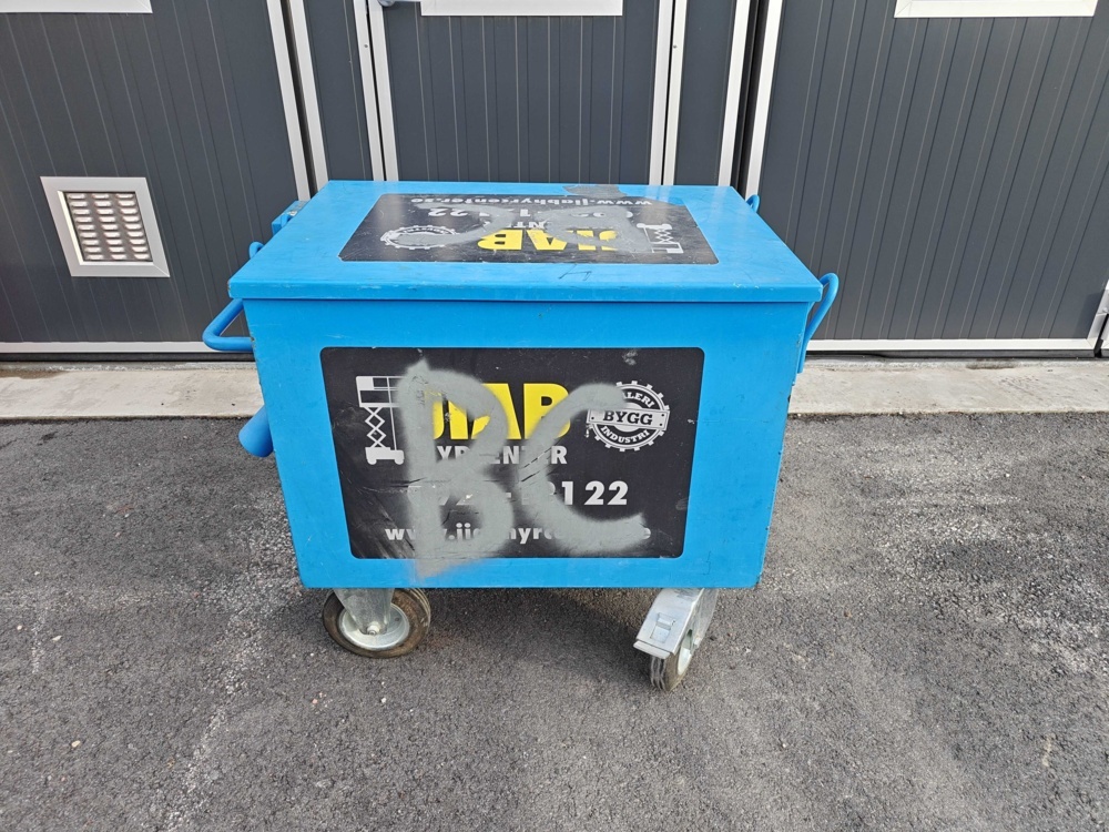1484644-1 Toolbox on wheels
